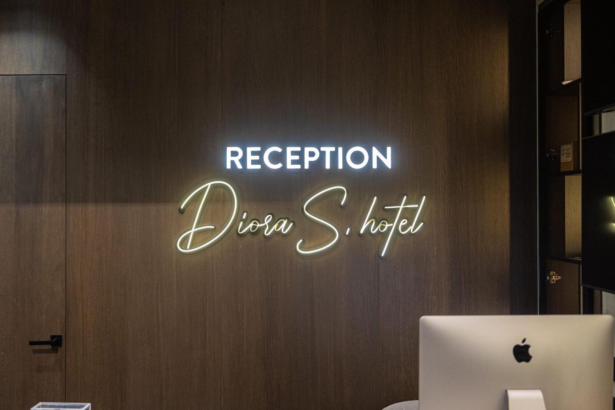 Diora'S Hotel And Apartments วญอเรอ ภายนอก รูปภาพ