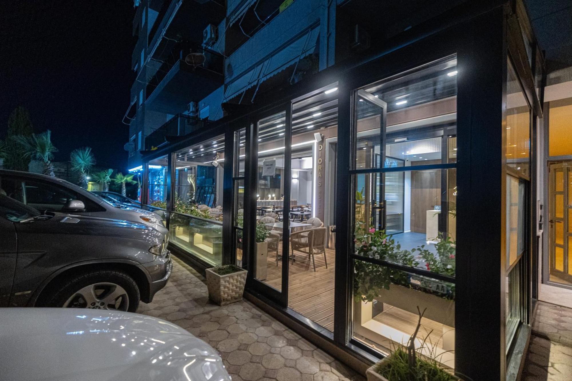 Diora'S Hotel And Apartments วญอเรอ ภายนอก รูปภาพ