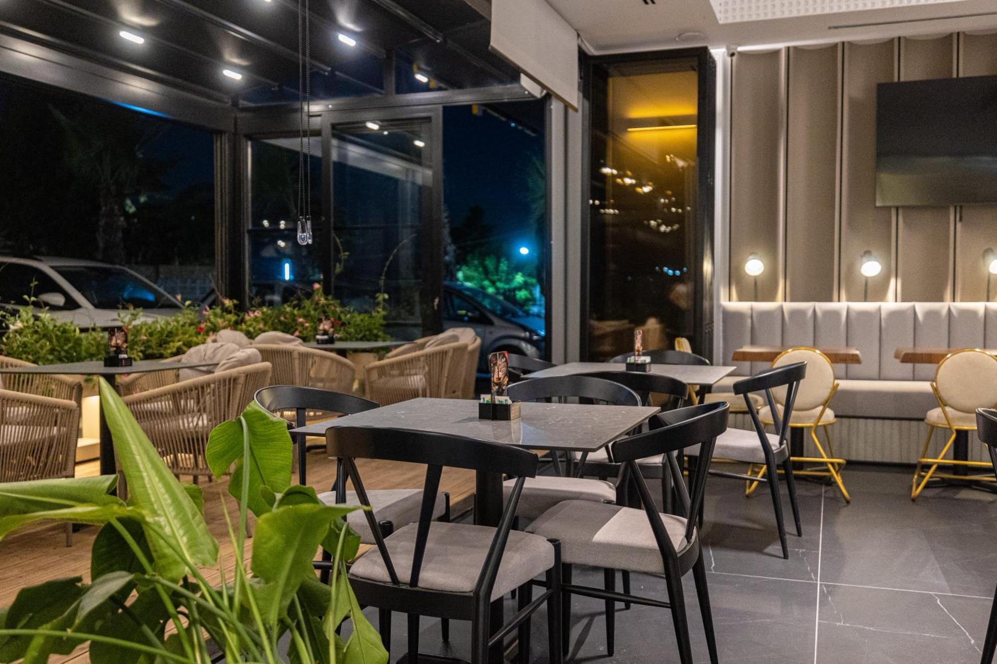 Diora'S Hotel And Apartments วญอเรอ ภายนอก รูปภาพ