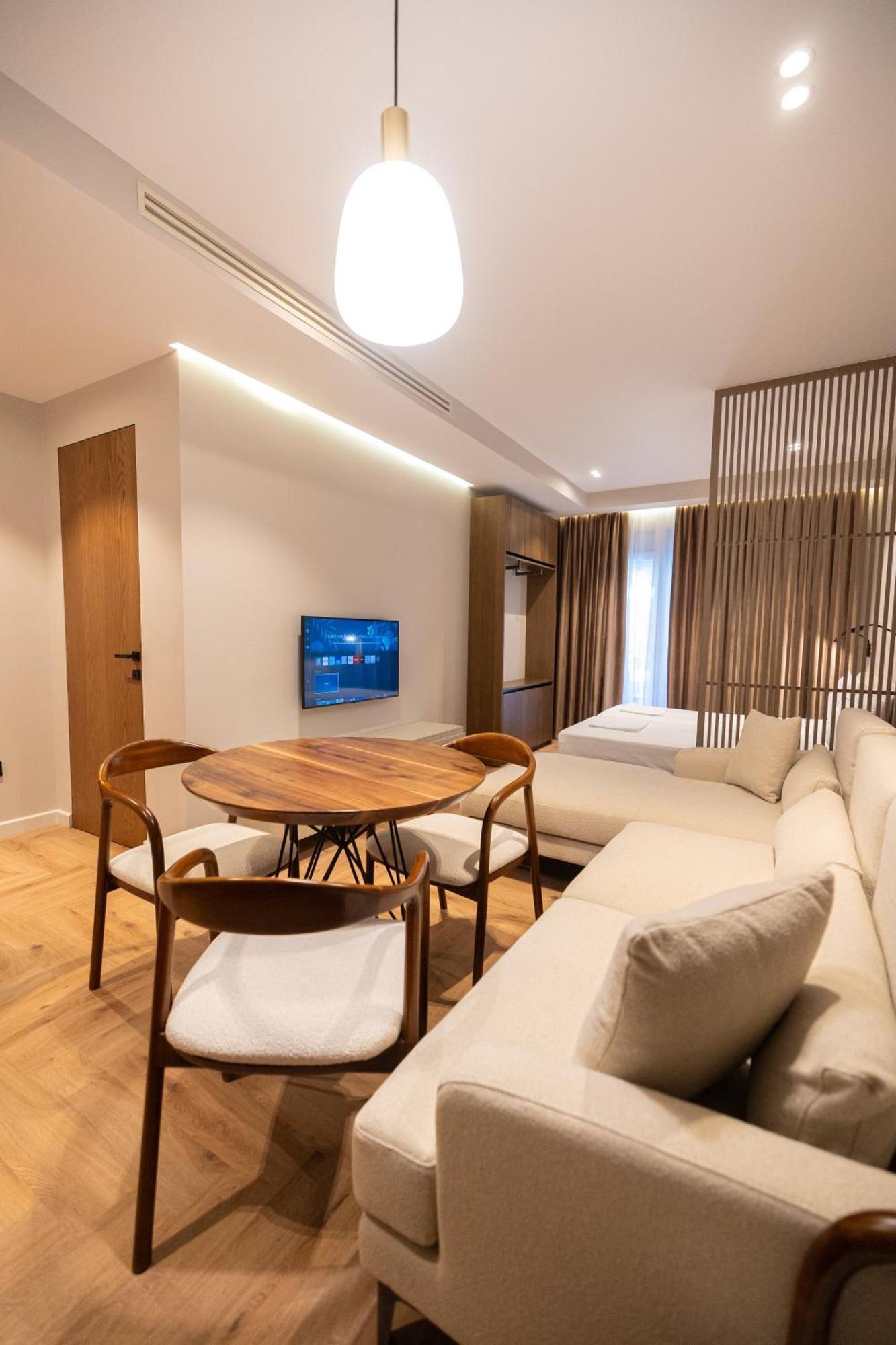 Diora'S Hotel And Apartments วญอเรอ ภายนอก รูปภาพ